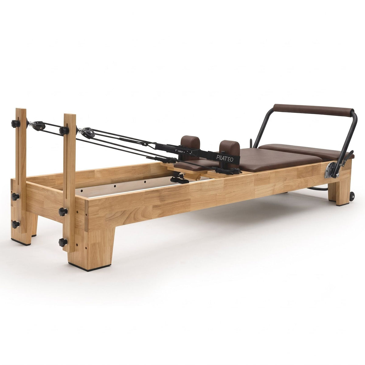 Pilates reformer classique moka, vue de trois quarts