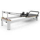 Pilates reformer aluminium gris bleuté, vue côté poulies