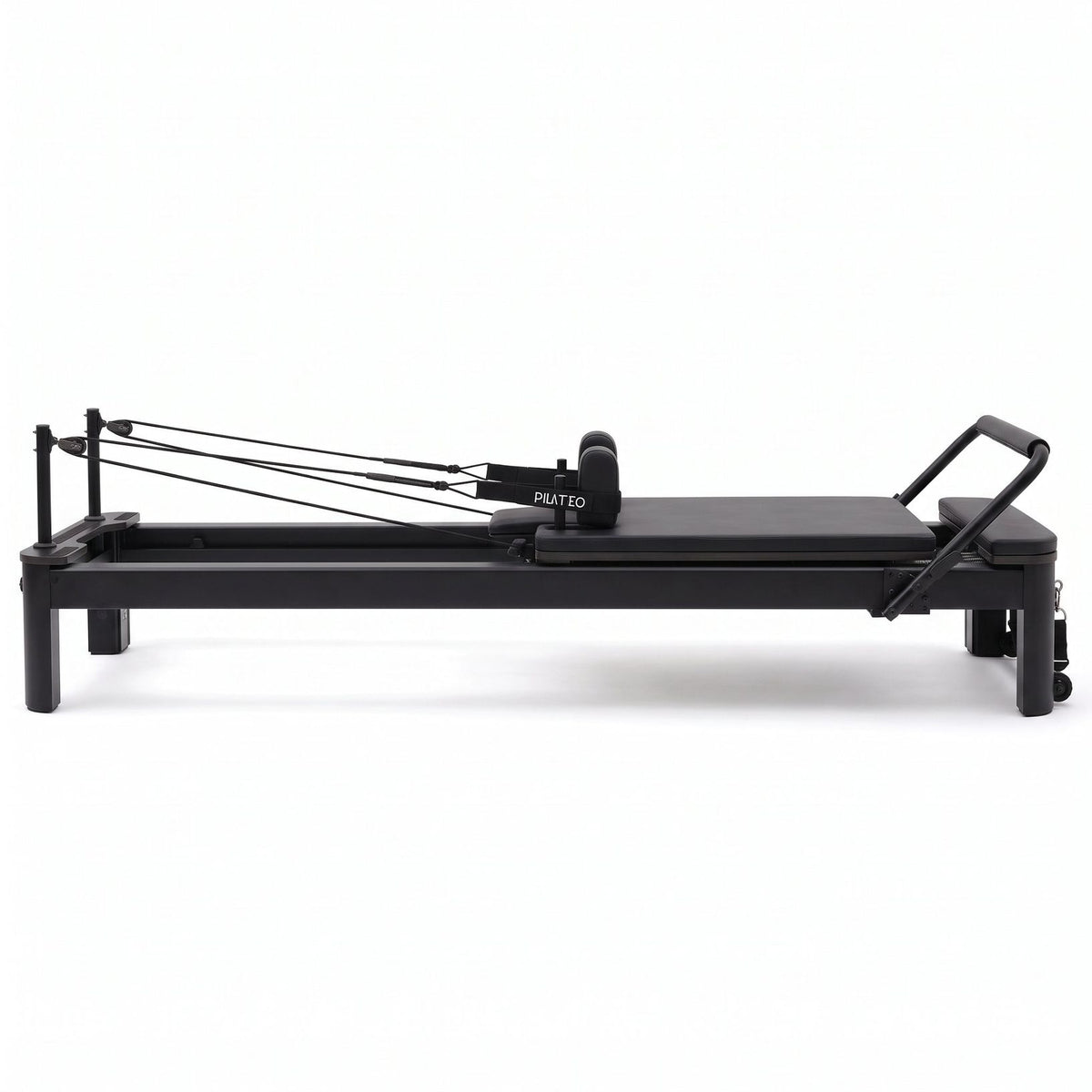 Pilates reformer aluminium total black, vue latérale, barre de pieds relevée