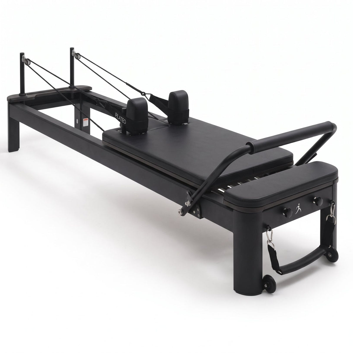 Pilates reformer aluminium total black, vue de trois quarts côté roues